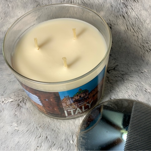 Italy Cannoli & Chocolate 3-Wick Candle from Bath & Body Works (2018) BBW - Picture 2 of 3